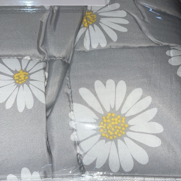 THE BIG ONE Reversible Down Alternative Daisy King Comforter Hypoallergenic - Picture 4 of 11